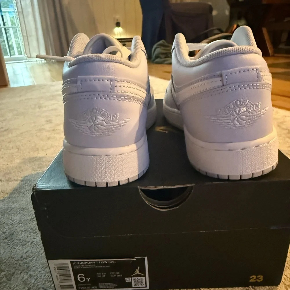 Air Jordan 1 Low GS “Concord” — White/Black — Youth 7.5Y / Women’s 9